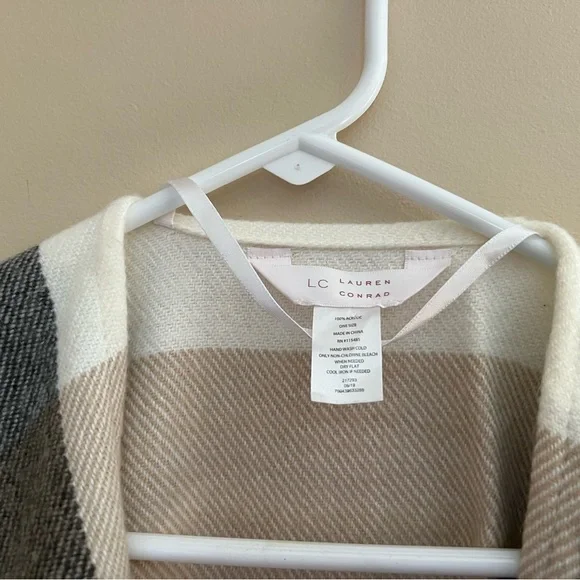 Lauren Conrad Sweater Shaw - Picture 5 of 5